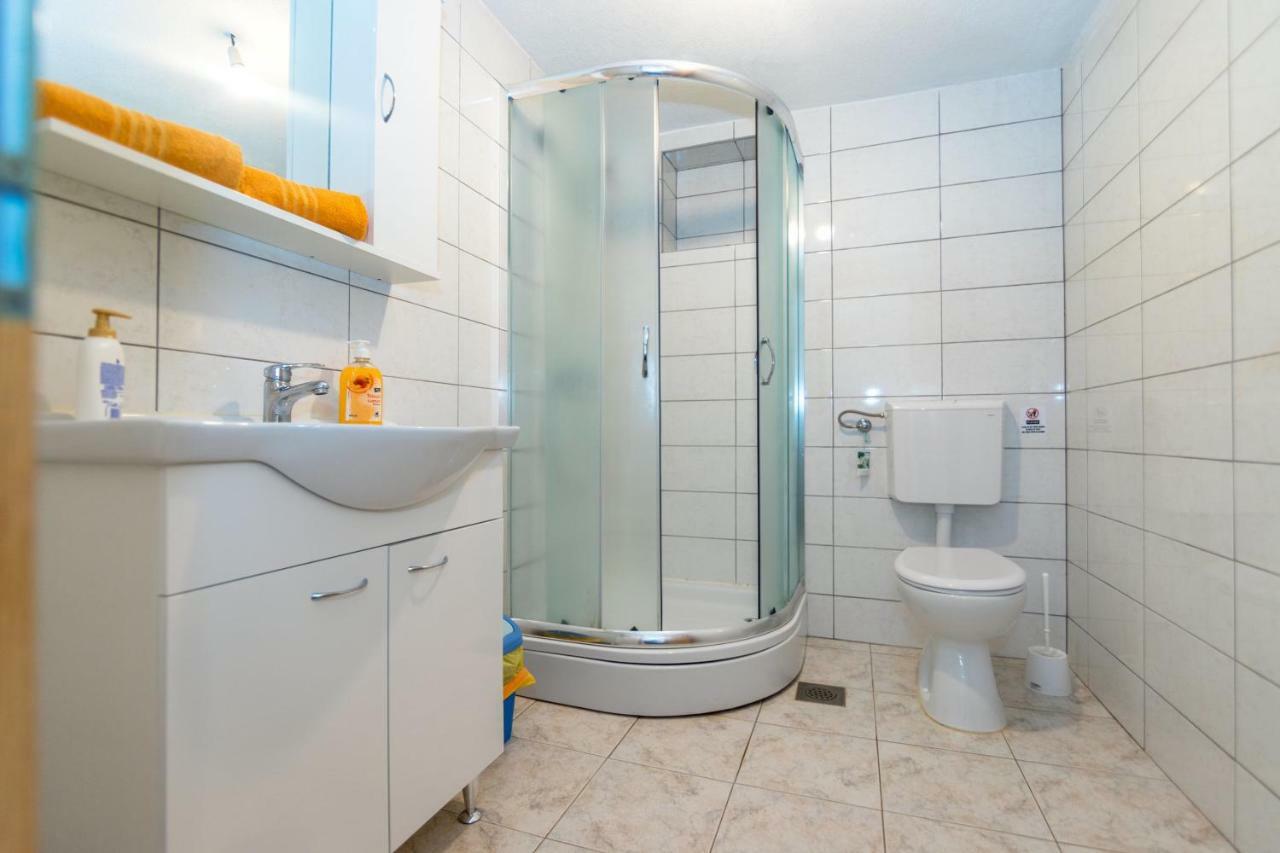 Apartments Robinzon Petar Gdinj ภายนอก รูปภาพ
